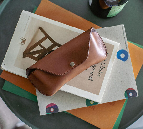時を重ねる喜びを味わう眼鏡ケース HORWEEN LEATHER EYEWEAR CASE 2