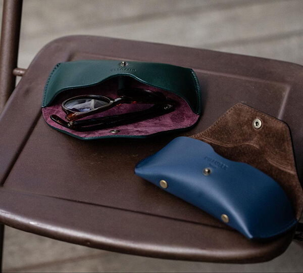 シックな色調の牛革ケースで毎日を上質に──DIFFUSER「SMOOTH LEATHER EYEWEAR CASE-S」