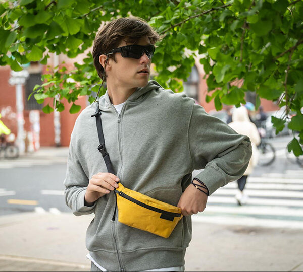 ランニングからデイリーユースまで。昆布が着想の多機能クロスボディケース──DIFFUSER「URBAN SPORT STYLE CROSSBODY CASE」