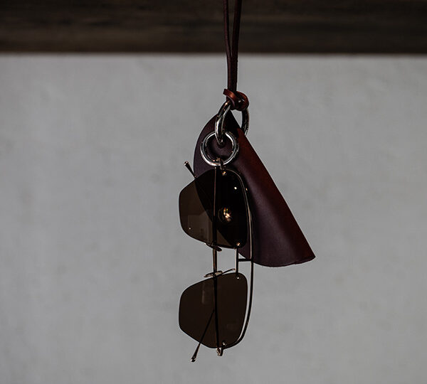 温かみのあるグリーンが新色として登場！──DIFFUSER「COW LEATHER KEY CASE & GLASS HOLDER」