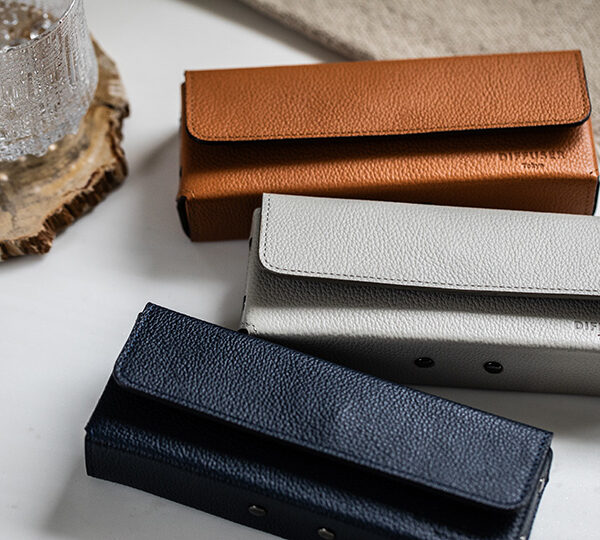 ミニマリズムの極致──DIFFUSERの新作ケース「SHRINK LEATHER RECT EYEWEAR CASE」
