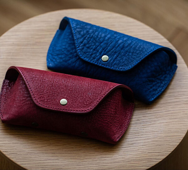唯一無二のダメージレザーをアイウェアの相棒に──DIFFUSER「DAMAGE LEATHER EYEWEAR CASE」